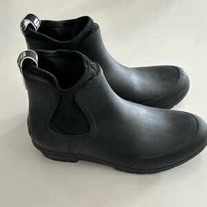 UGG rain booties women's 7